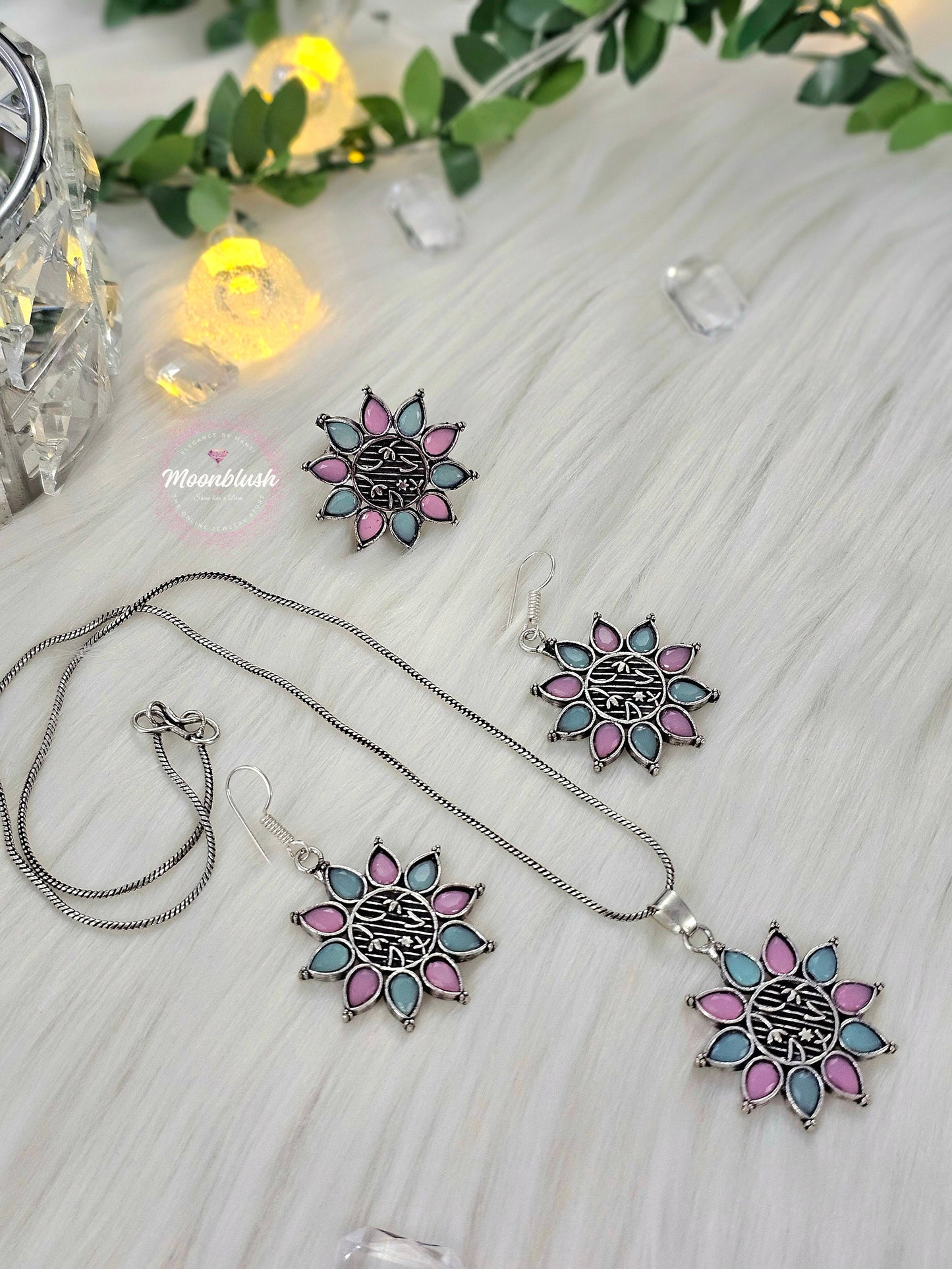Silver Replica Pendant Set with Monalisa Stone Ring