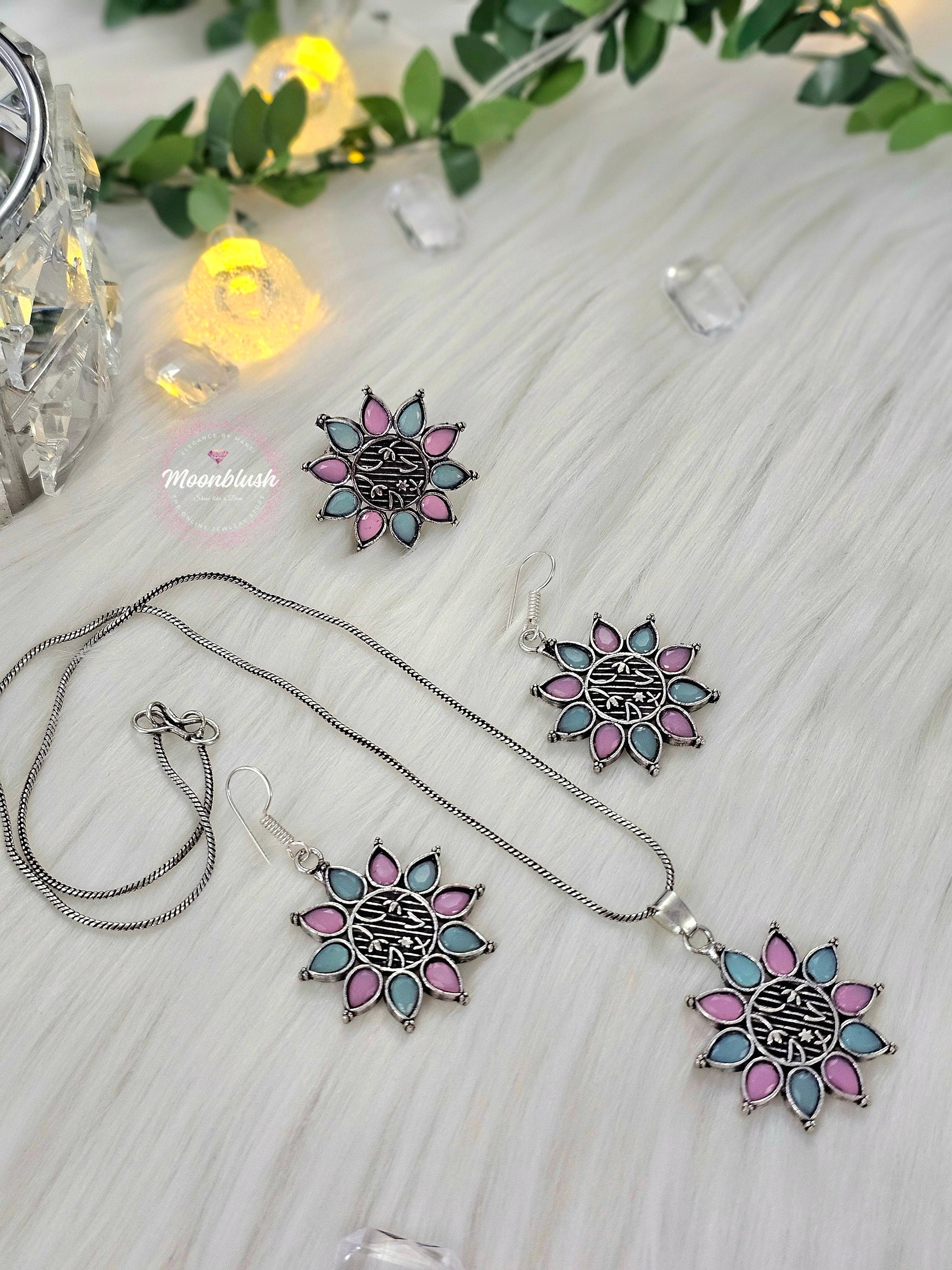 Silver Replica Pendant Set with Monalisa Stone Ring