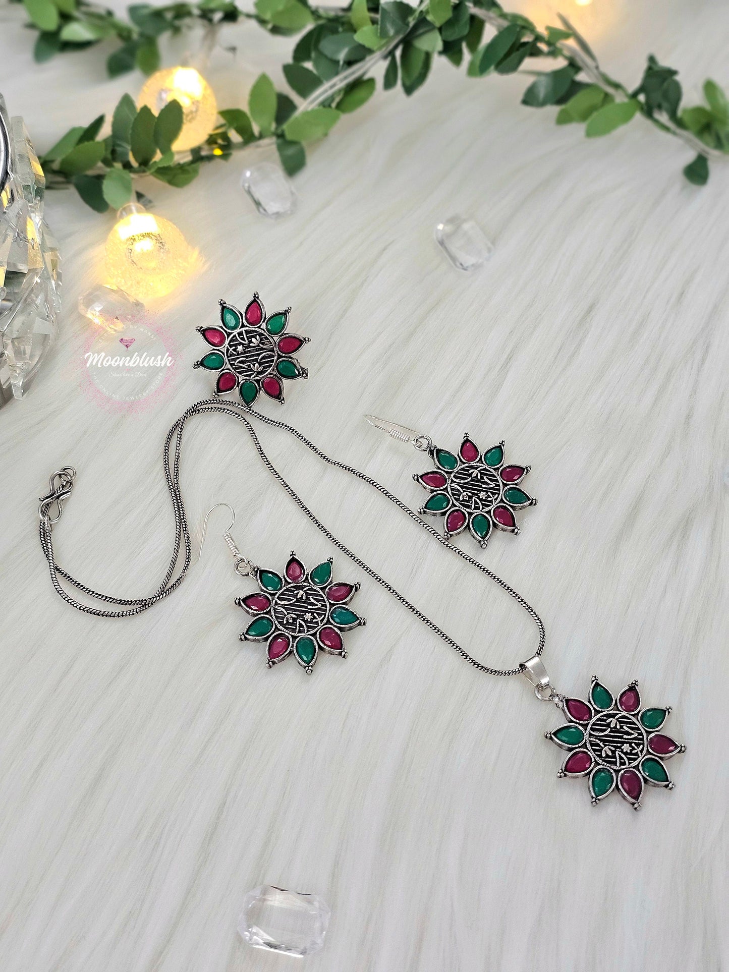 Silver Replica Pendant Set with Monalisa Stone Ring